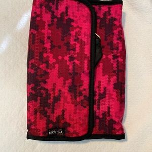 Hanging cosmetics case